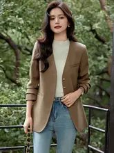 カフェカラーの女性用ノーカラージャケット【カジュアル・秋春用・スリムフィット・小柄向け】