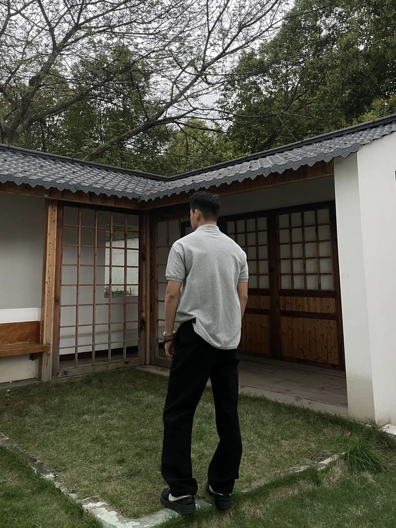 カーゴパンツ メンズ コーデ 完全ガイド｜通勤・日常で失敗しない選び方