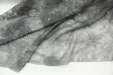 極上の柔らかさの黒灰色不規則草木染染めリネン混天絲生地【シャツ・漢服用】