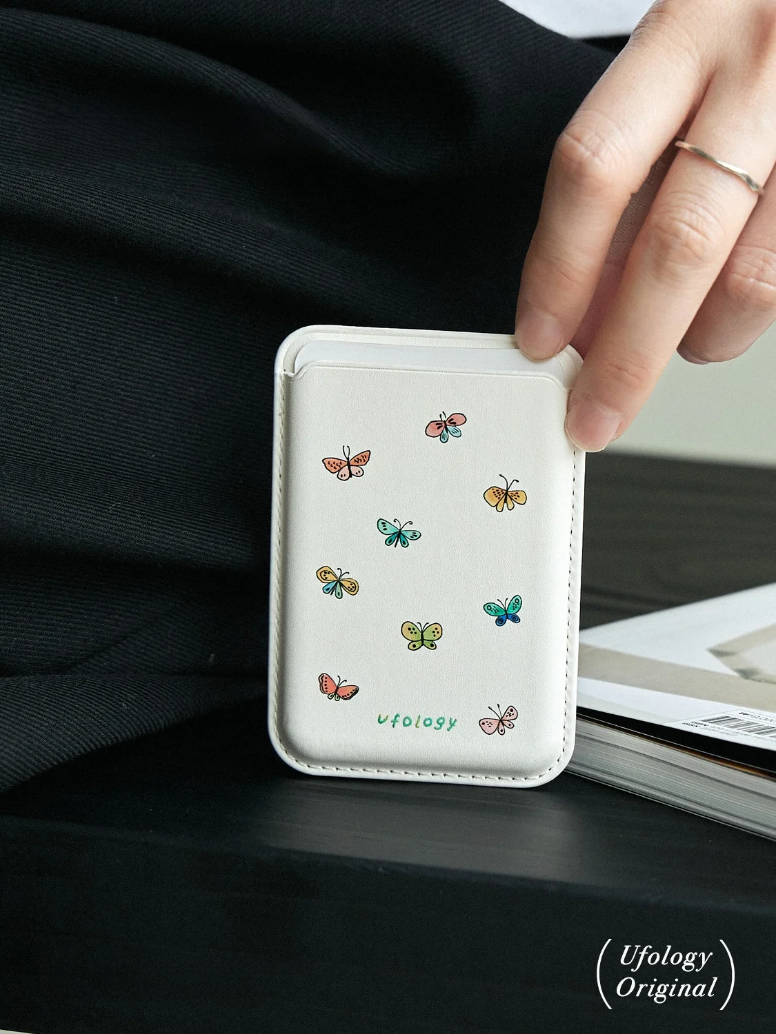 スマホに貼るカードケースは、本当に必要なの？