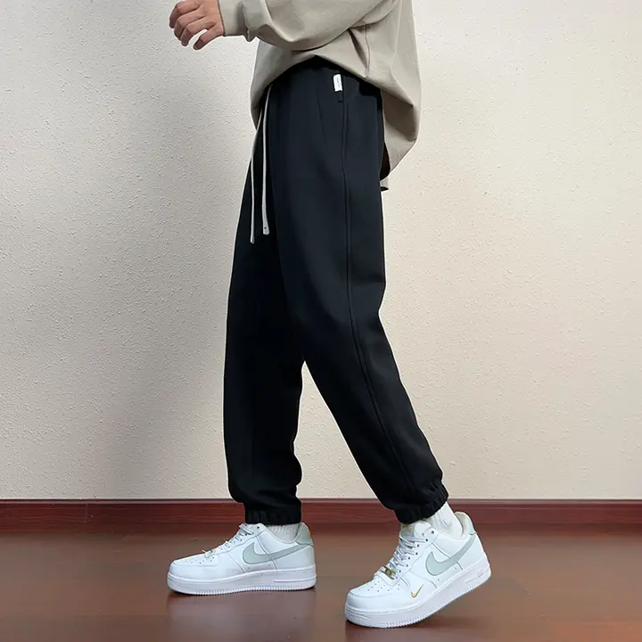 春用 メンズワイドフィットスウェットパンツ【黒・裾リブ・スタイル】