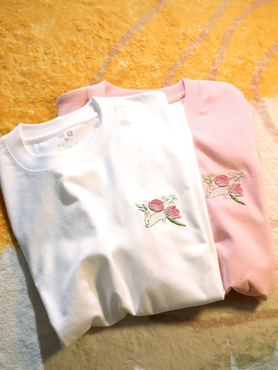 牡丹  刺繍の男女兼用カジュアル短袖Tシャツ：華やかなデザインが夏の日常を彩る