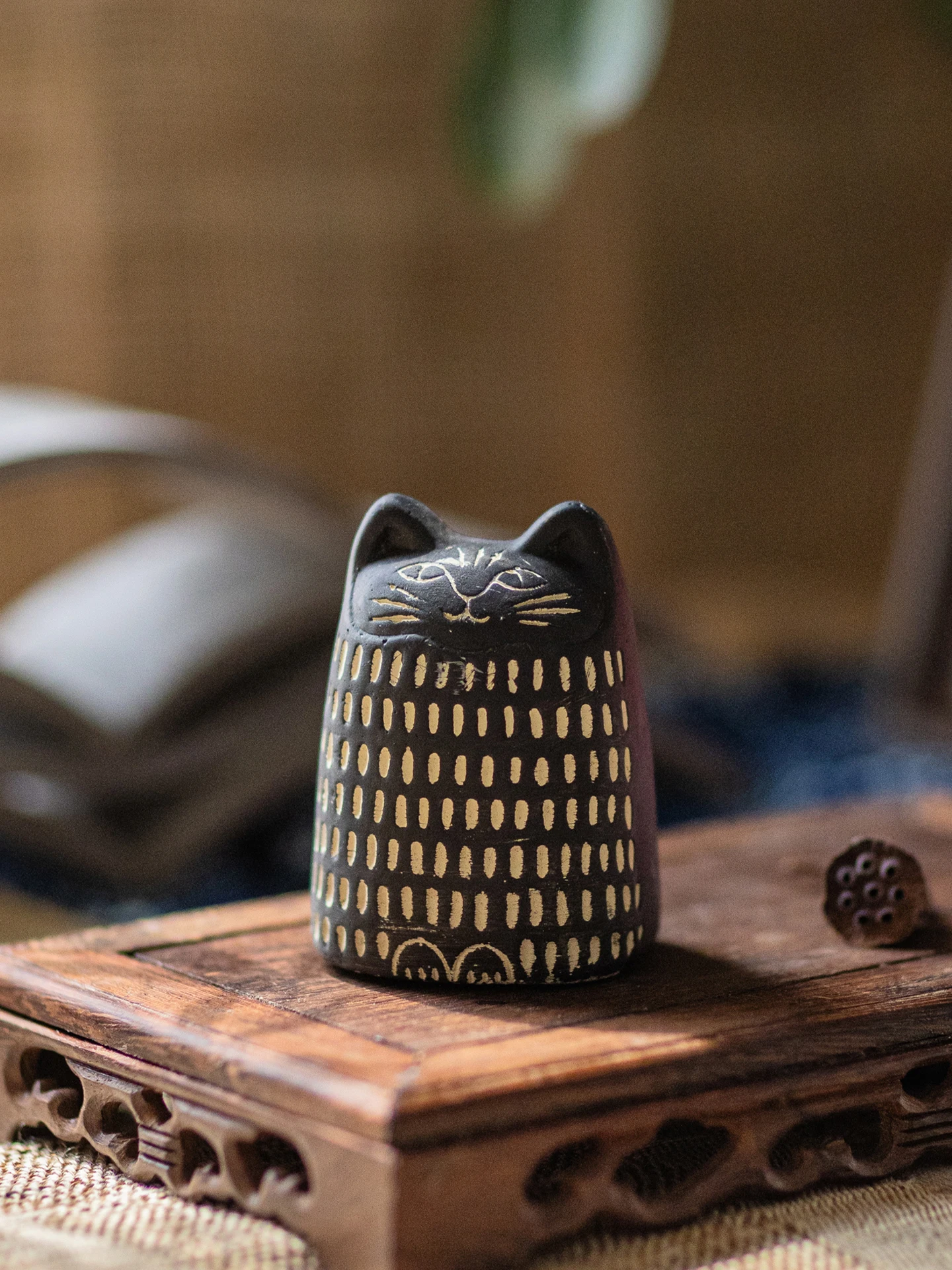 可愛いミニ猫デザインのデスクトップ装飾品：おしゃれで人気の招き猫雑貨
