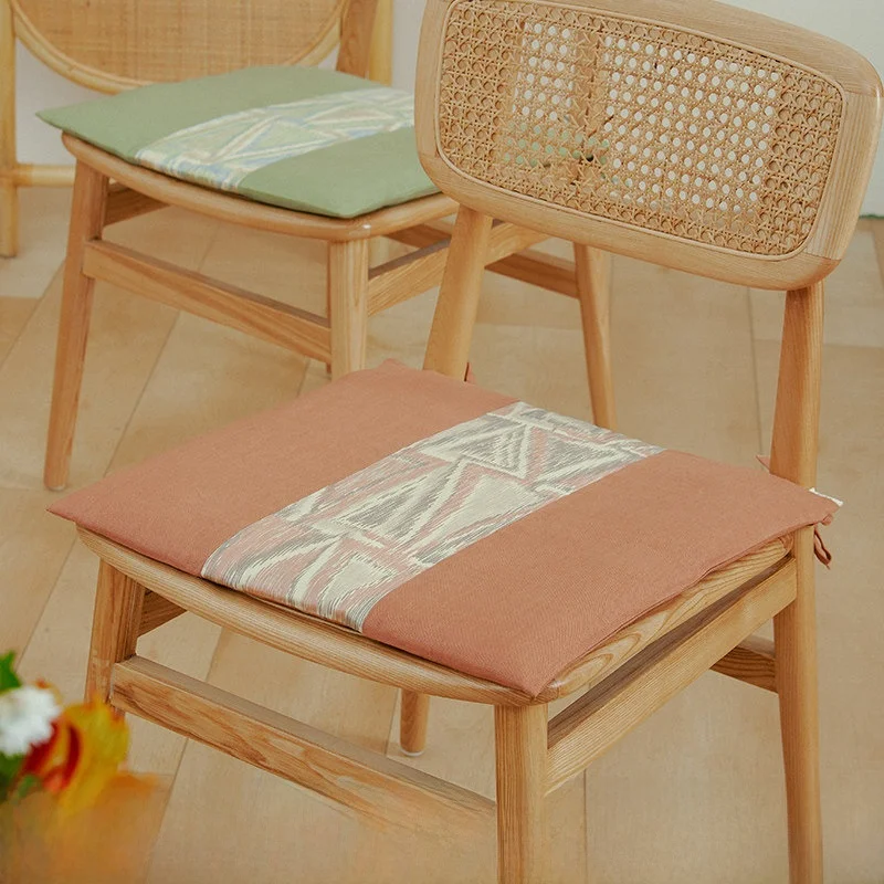椅子用クッション：April Town 45×45cm ジェオメトリックパターンの家庭・オフィス対応モデル