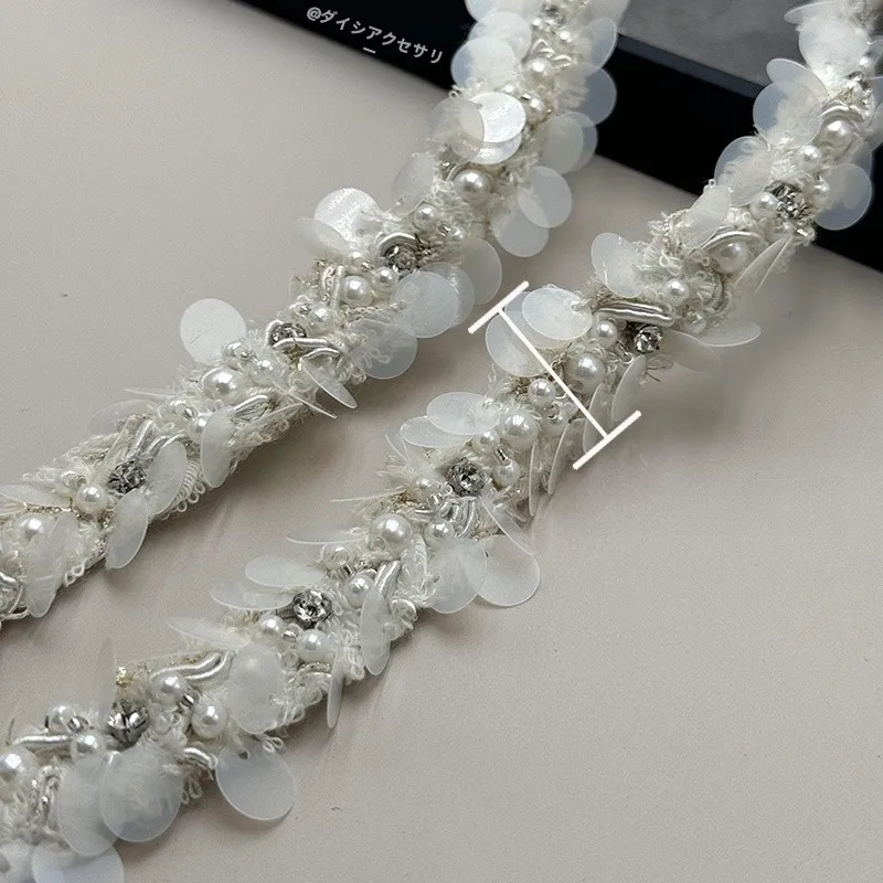 手編みの麻花模様ラウンドレーストリム：レース刺繍と配色ステッチの実用性を検証