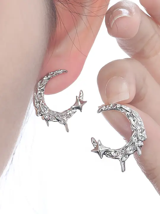 個性的デザイン！月牙モチーフのピアス【シンプルで洗練されたスタイル・女性用】