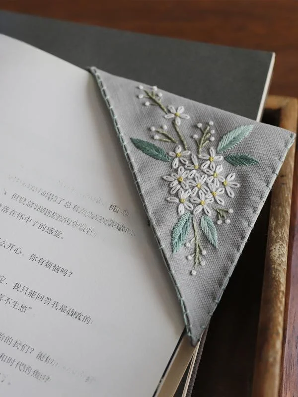 刺繍ブックマーク DIY材料キット：初心者向けの布製手作りに最適なテンプレート