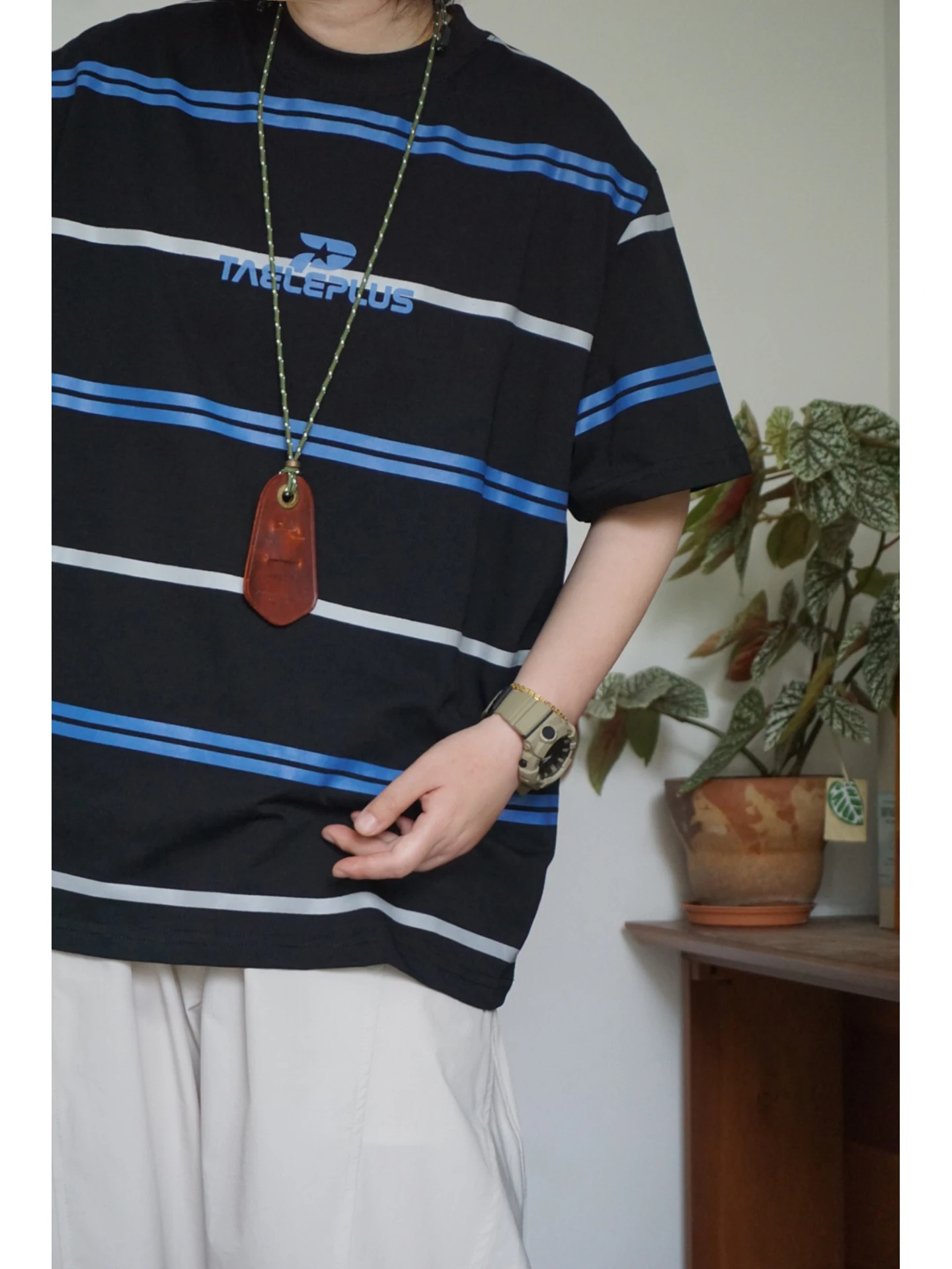 ストライプ柄 メンズTシャツはどう選ぶ？クラシックなデザインが今、通勤や日常でなぜ人気なのか