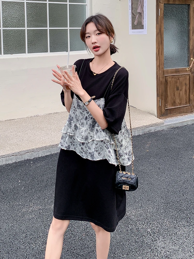 ワンピースとズボンを重ねるとき、どうやってスタイリングするの？
