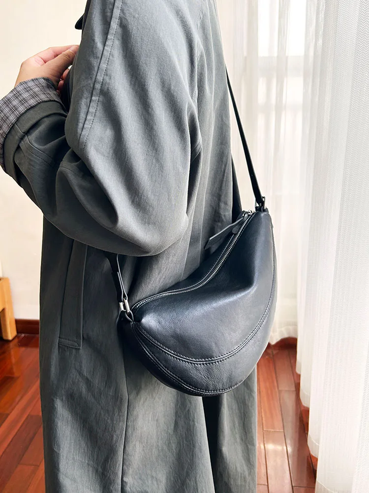 トップグレイン牛革製ジャウトバッグ：女性向け冬用斜挎包の実用性と耐久性