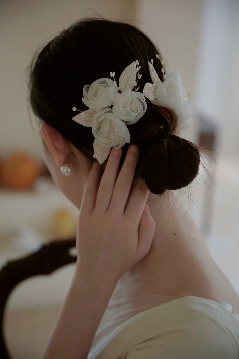 麗しい花のデザイン ヴィンテージスタイルヘッドドレス：高級結婚祝いの選定基準と実際の使用シーン