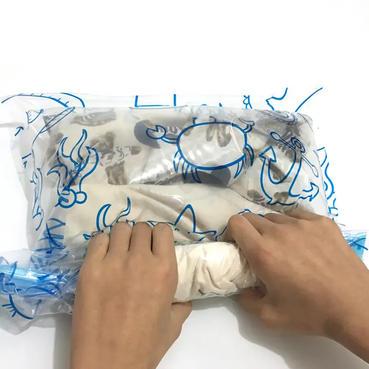衣類収納用真空圧縮バッグ【手巻き式・穴あけ不要・小型】