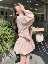 可愛らしいピンクのUVカットジャケットとフラワースカート【おしゃれなカジュアルコーディネート・セットアップ対応】