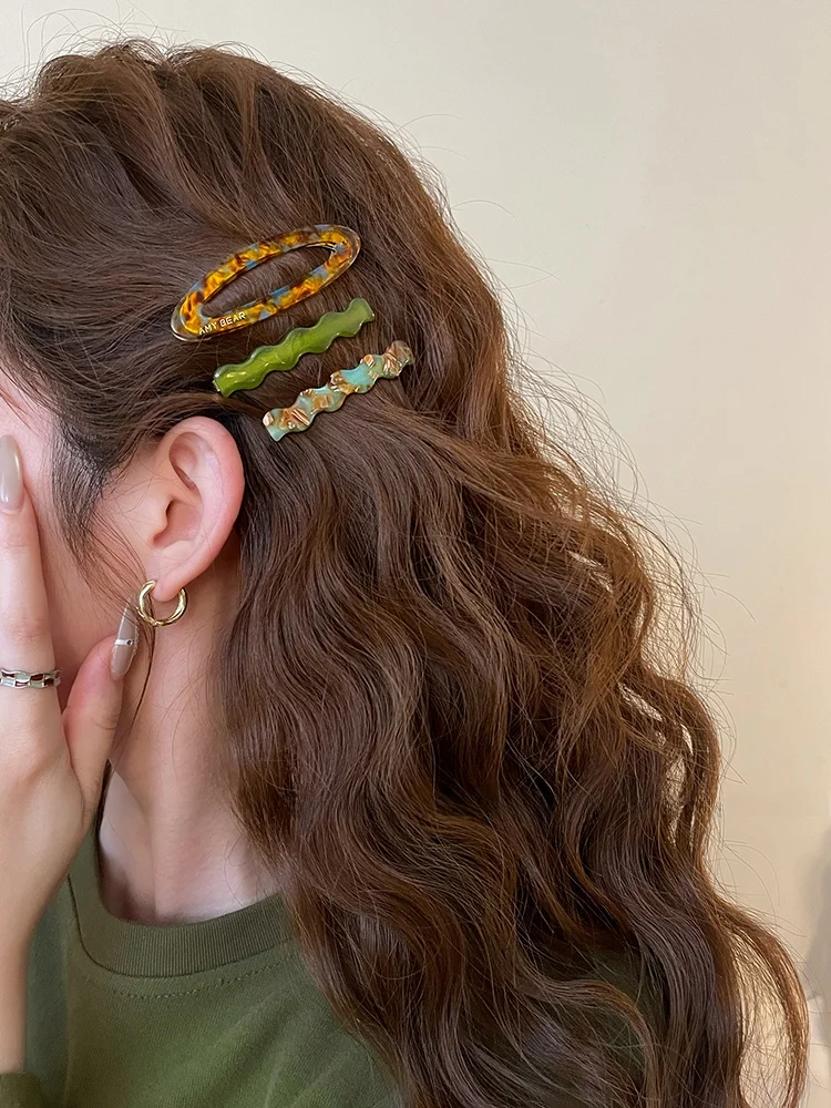40歳の髪型に合うレトロなアセテートヘアクリップの選び方と活用法