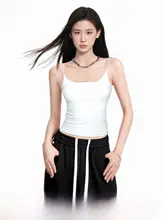白色の胸パッド付きキャミソール【春夏用・フィット感・背中美人デザイン】