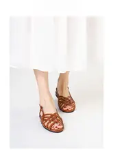 レトロな本革編み込みデザインの女性用フラットサンダル【バックストラップ・オープントゥ・柔らかい底】