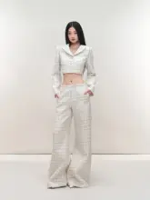チェック柄のクロップドジャケットとウエストハイライズストレートパンツ【ウール素材・カジュアル・セットアップ対応】