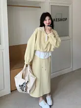 学院風イエローカジュアルパーカーとスカートのコーディネート（セットアップ対応）