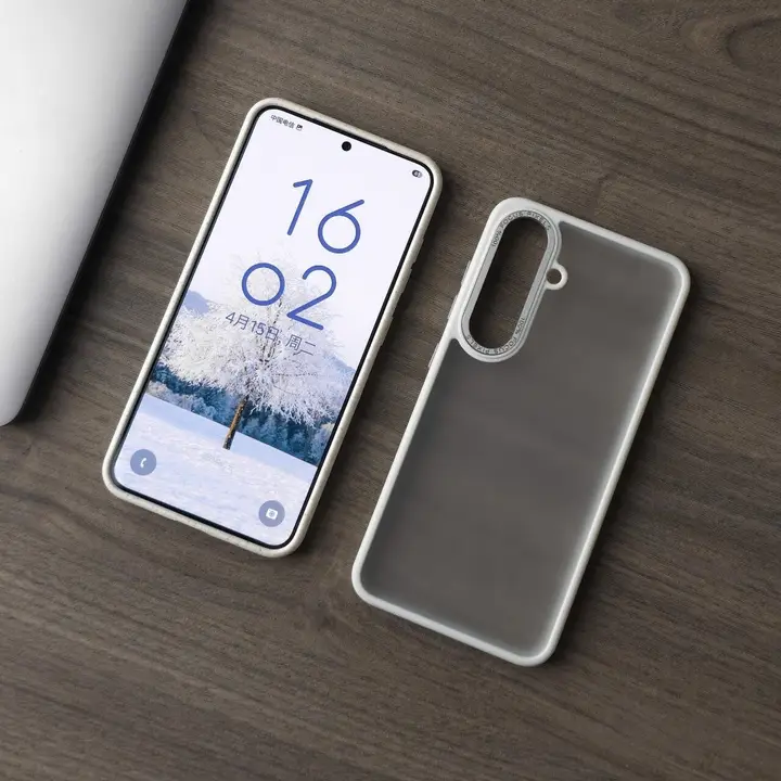 極上の柔らかさのマットホワイトスマートフォンケース【GalaxyS25・S24用・指紋防止・半透明】