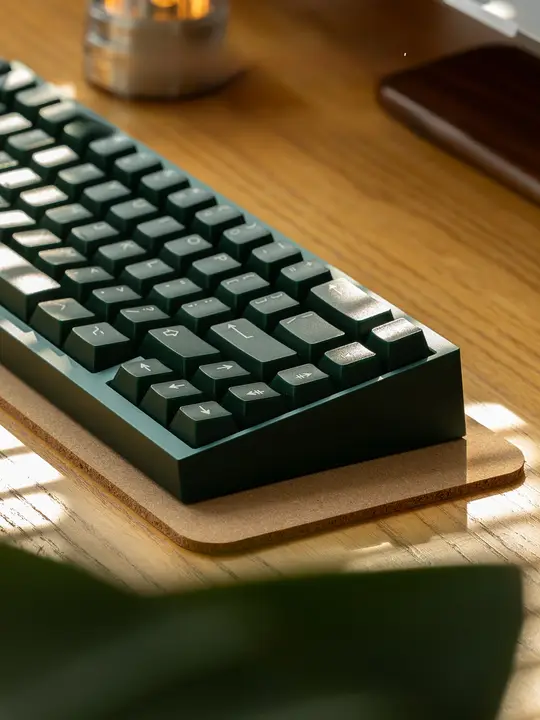 静音防滑コルク製キーボードマット【厚さ4mm・快適な使用感】