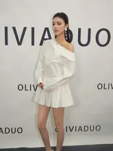 デザイン性のあるスリーブレスのプリーツシャツワンピース【フレンチスタイル・ウエストシェイプ・ひざ丈】