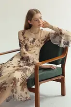 フレンチレトロな花柄ロングドレス【スクエアネック・長袖・ティータイムに最適】