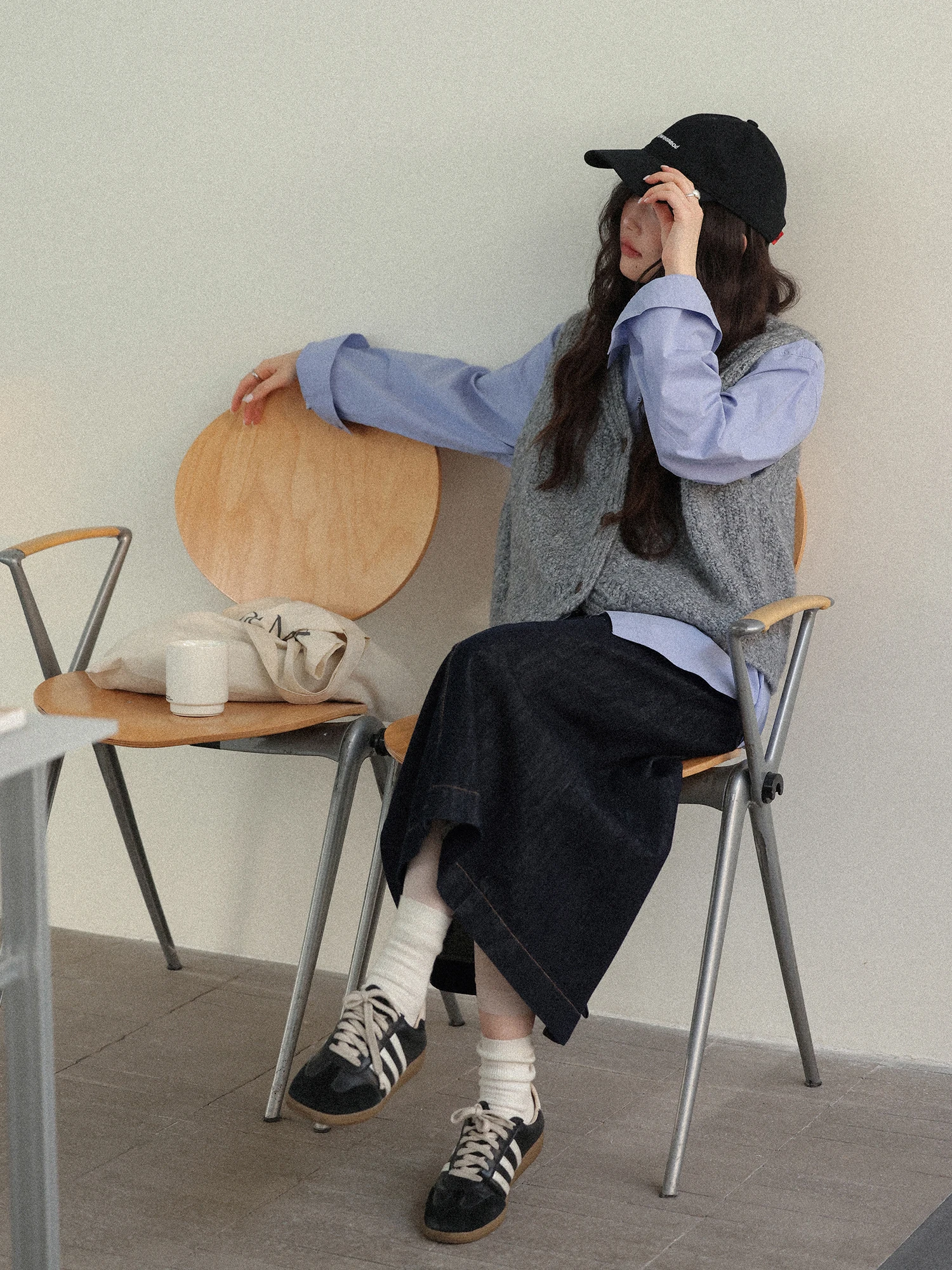 ニットビスチェはどんなもの？春の日常に溶け込む、優しい存在とは？