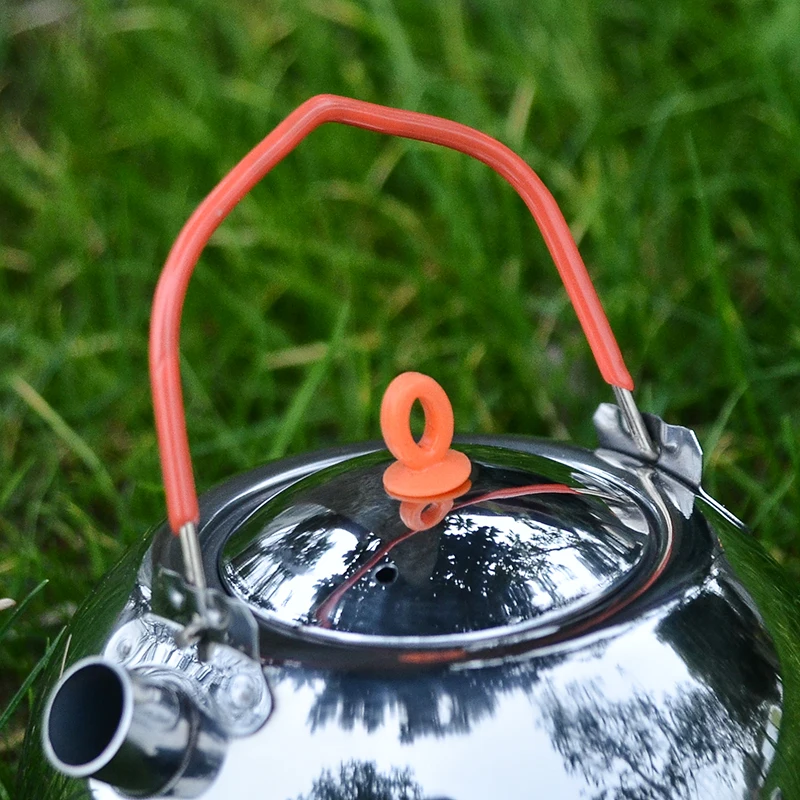 アウトドアでお湯を沸かすのに最適なコンパクトな道具は？