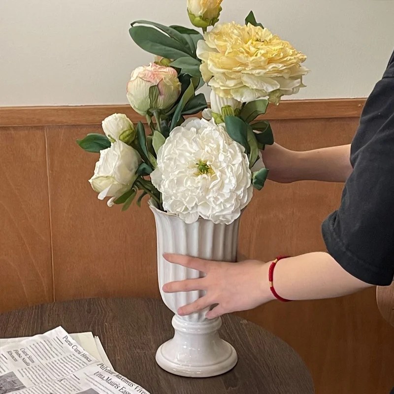 ロココ風アンティーク陶器高脚花瓶：フランス風インテリアに最適な収納用台面花器の選び方