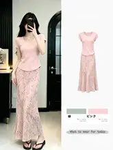 大きいサイズの素敵な夏のレディースコーディネート【柔らかい印象・短袖Tシャツ・フラワープリントスカート・スカートアップ対応】