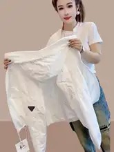 小柄なホワイトアウター【カジュアル・フード付き・アクティブウェア】