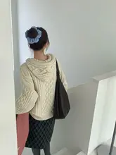 粗い針編みのフード付きセーター【秋冬用・保温・女性用】