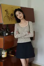 ストライプ模様のコットンTシャツ【女性用・ラウンドネック・ロングスリーブ・細身デザイン・秋季用】