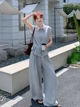 浅灰色のフレンチスタイル極簡素シャツ【フィット・ドローストリング・レディース】とワイドパンツ（セットアップ対応）