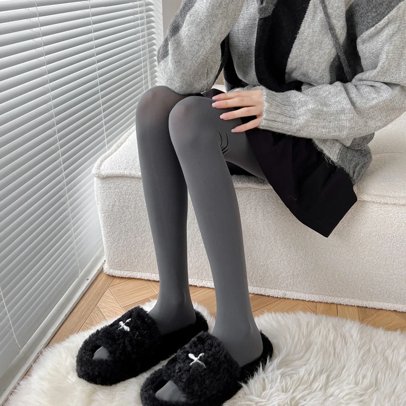 煙灰色のパンティストッキング：春秋期の美腿塑形に最適な天鹅绒デザイン