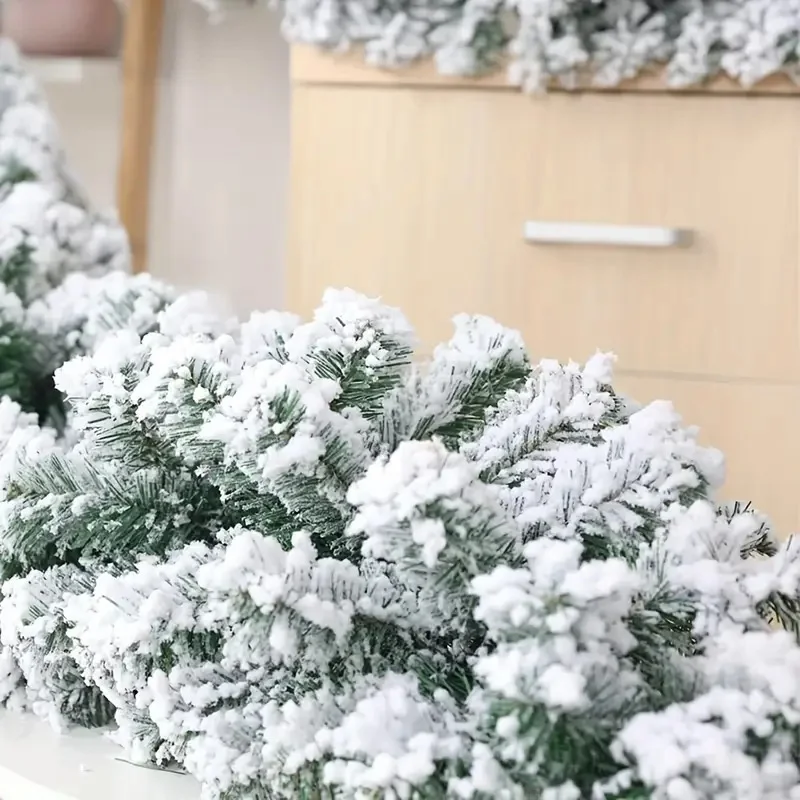 クリスマスプレゼントにどんな装飾がおすすめ？雪の結晶とフェイクフラワーが共存するグリーンツリーで、家を彩る魔法を体験しよう