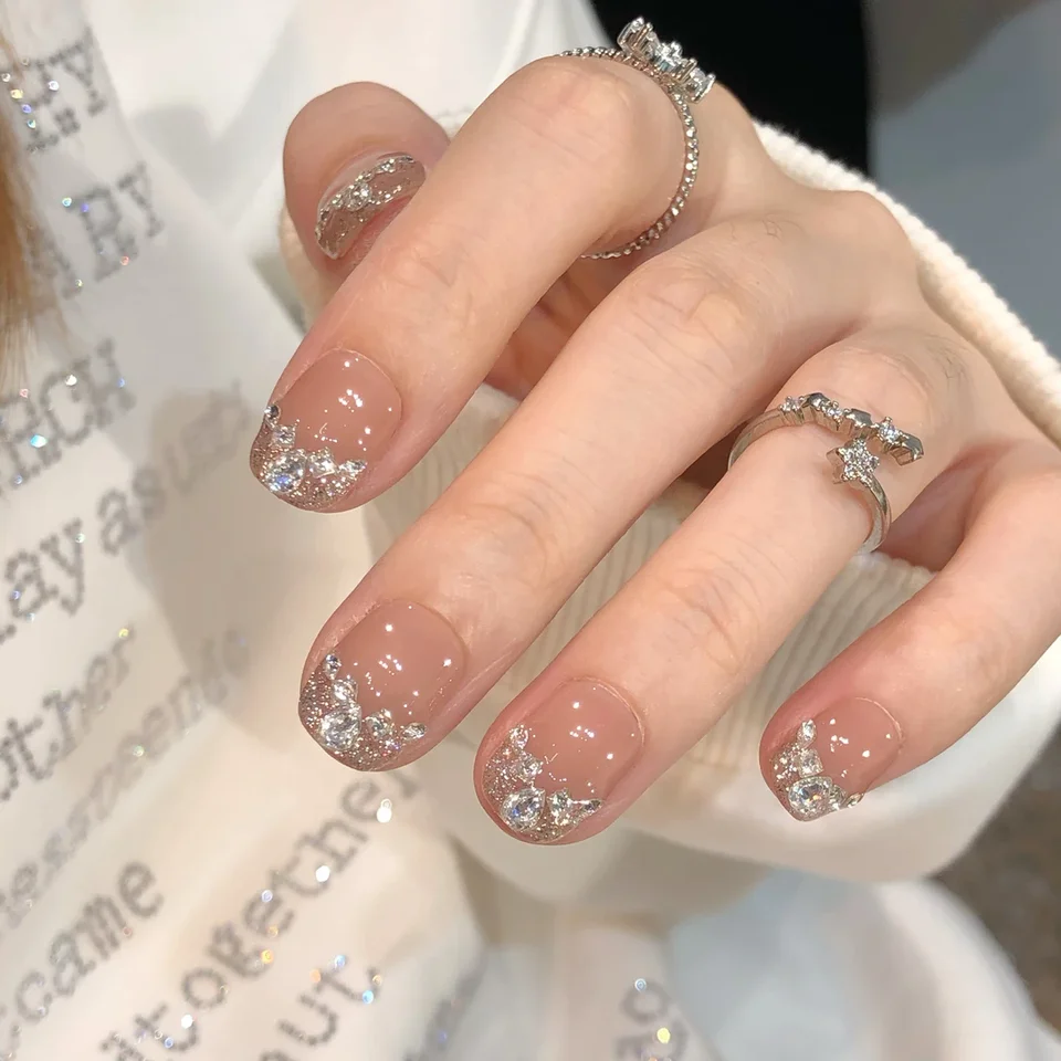 煌めく氷透き通ったフレンチスタイルの手作りネイルチップ【短い楕円形】（セットアップ対応）