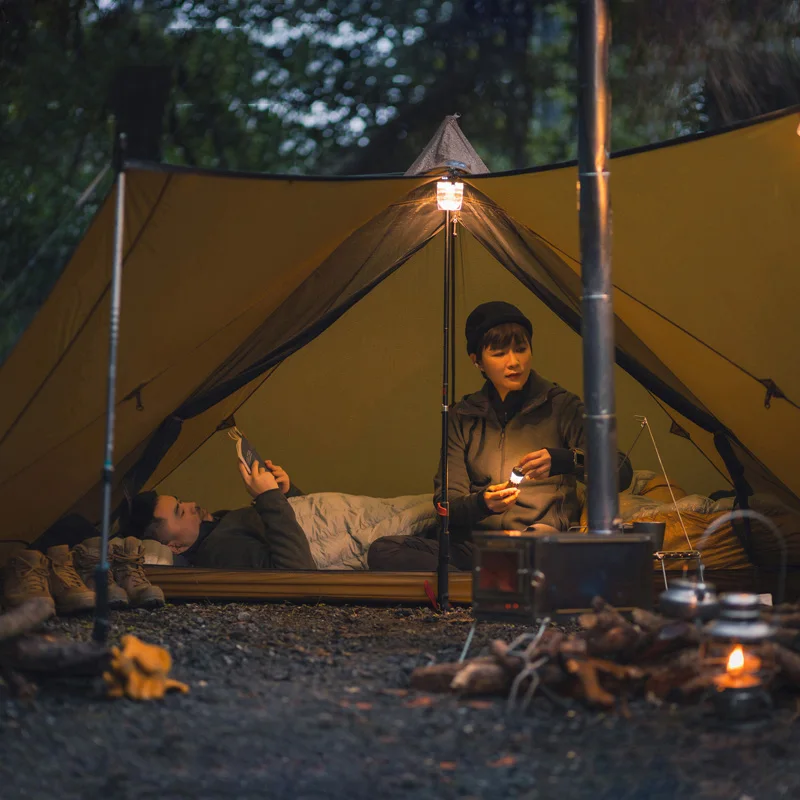 軽量化された二人用ピラミッドテント：登山・アウトドアシーンでの実用性と耐久性の検証