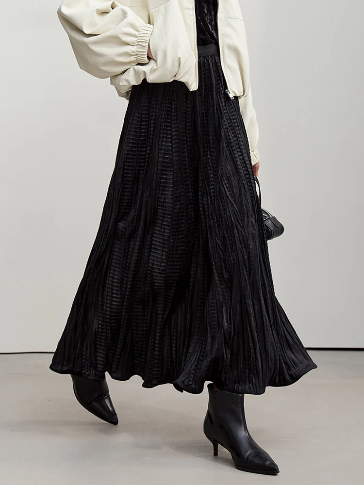 12月に着るレディース服装は、どう選ぶ？立体的なプリーツデザインのロングスカートが解決するリアルな悩み