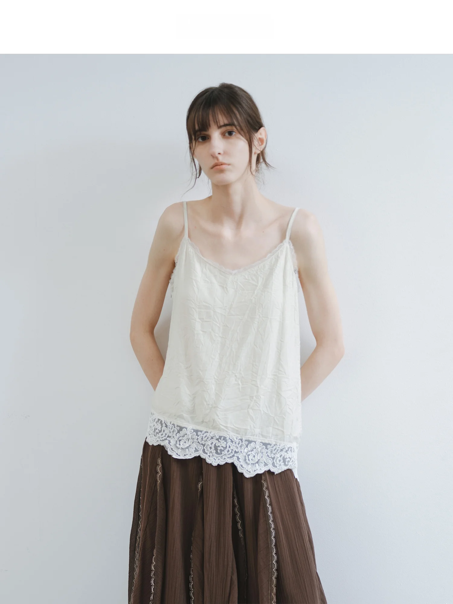 白チュニックを選ぶべきか？実は、これ1つで通勤からデートまで完璧にできる