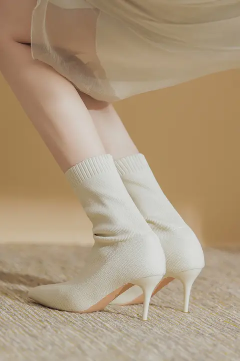 春秋用ソックスブーツ【高ヒール・先細デザイン・アプリコット色・極上の柔らかさ】
