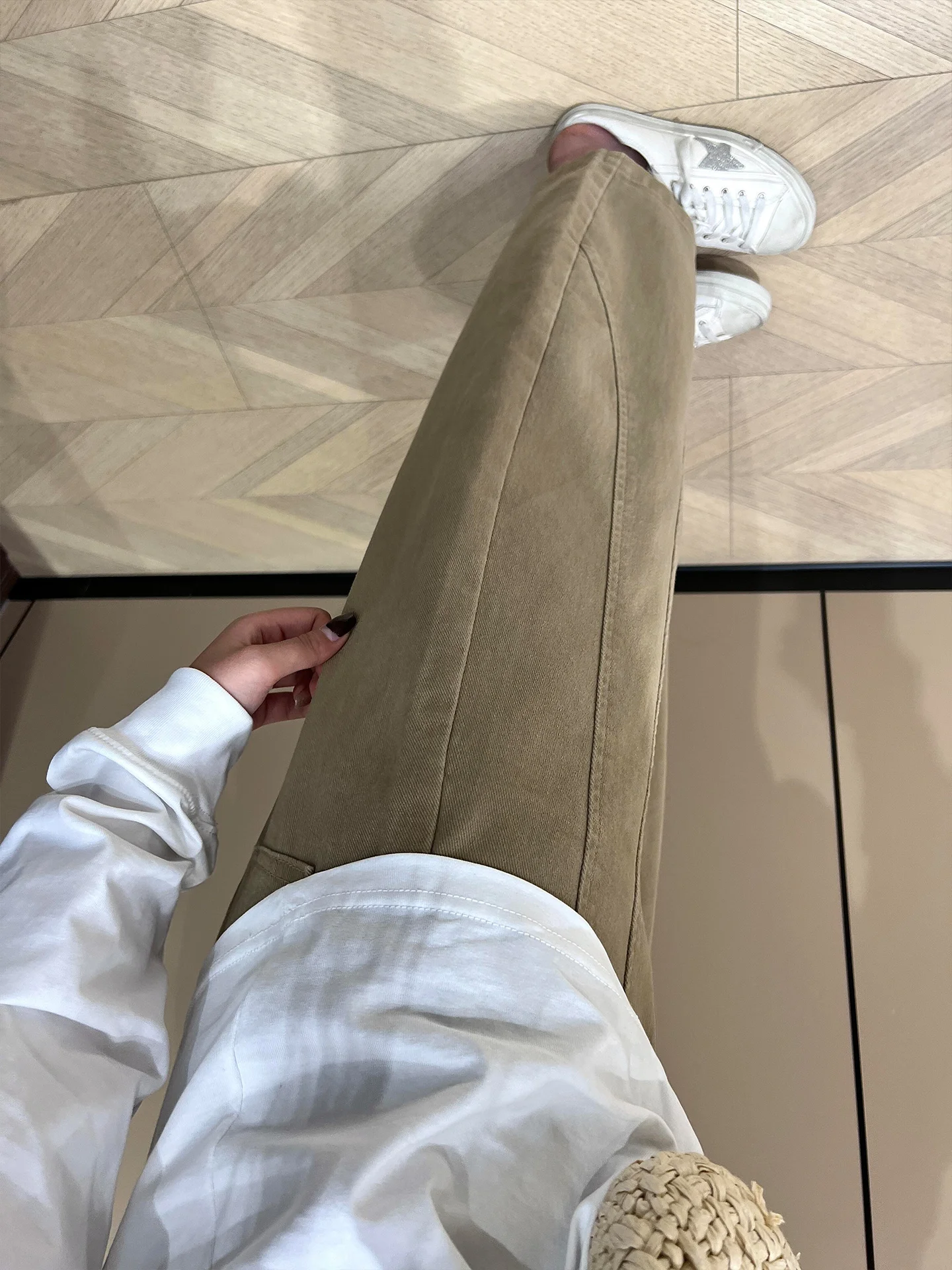 カキ色のフレアデニムパンツ：夏用の小柄女性向け高腰阔腿スタイル
