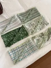 春夏にぴったり！グリーンの小花柄三角バンダナ【ファッション性の高い多用途アクセサリー】