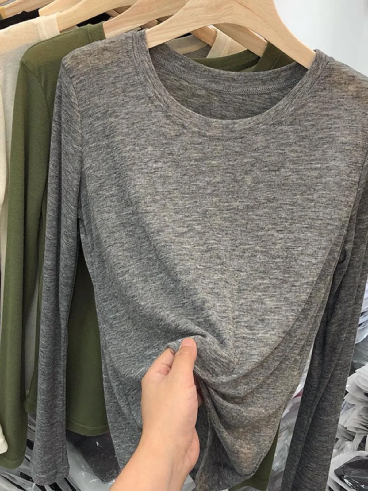 黒い服が復活する理由は？その本質と、私たちの日常にどう取り入れるか