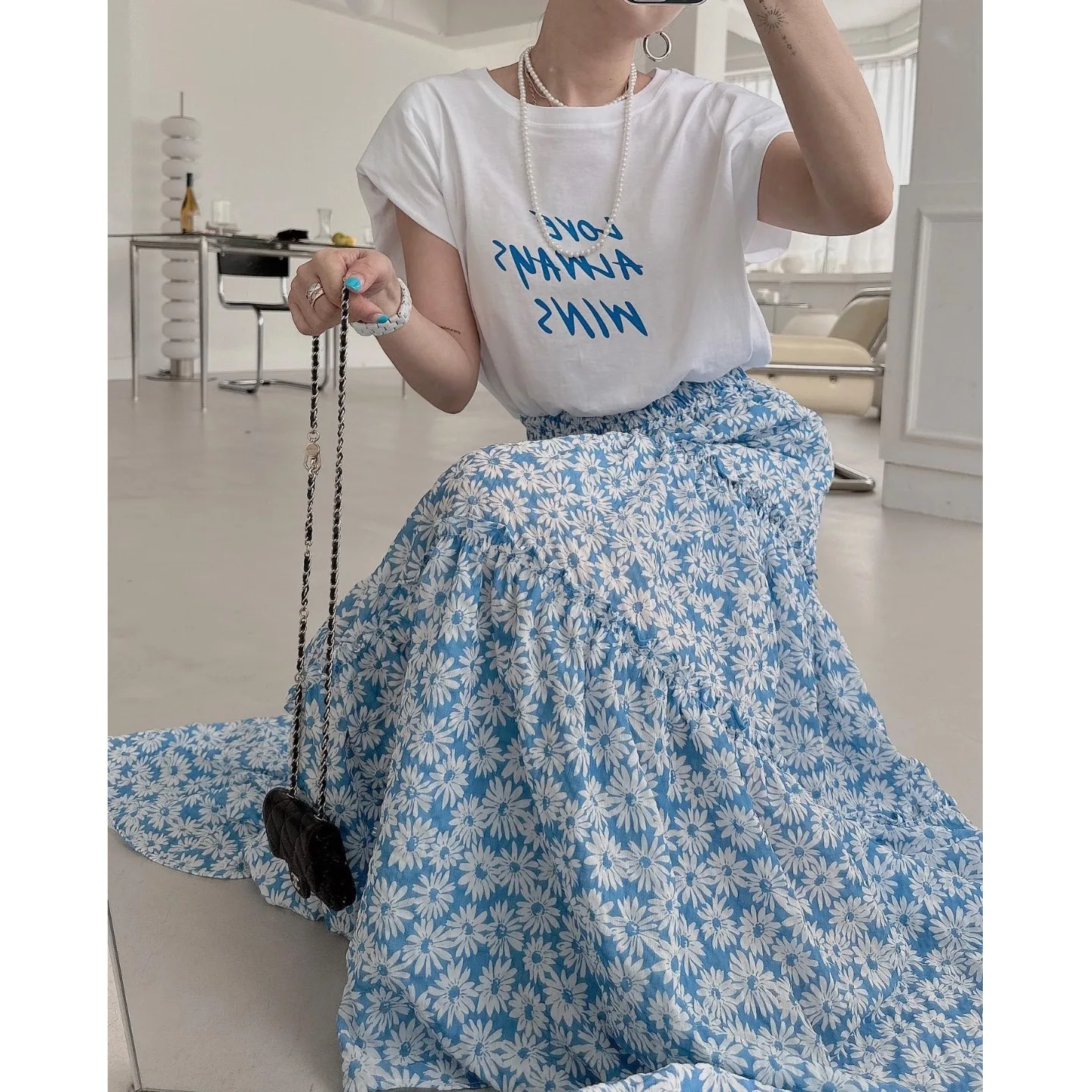 紺色Tシャツはどんな色か？その魅力と選び方を、実際の生活で体感してみた
