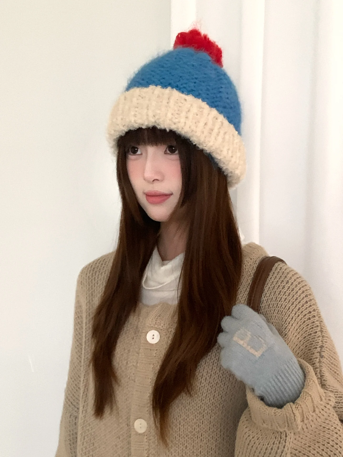 カラフルなポンポン付きニット帽：女性向け冬季用の保温性とデザインを徹底解説