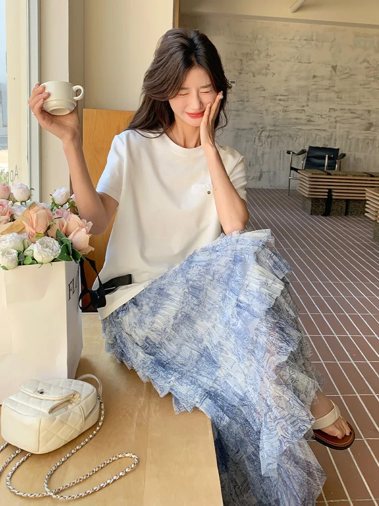 きれいめtシャツコーデで失敗しない方法は？ネックラインTシャツとティアードスカートのセットが解決する