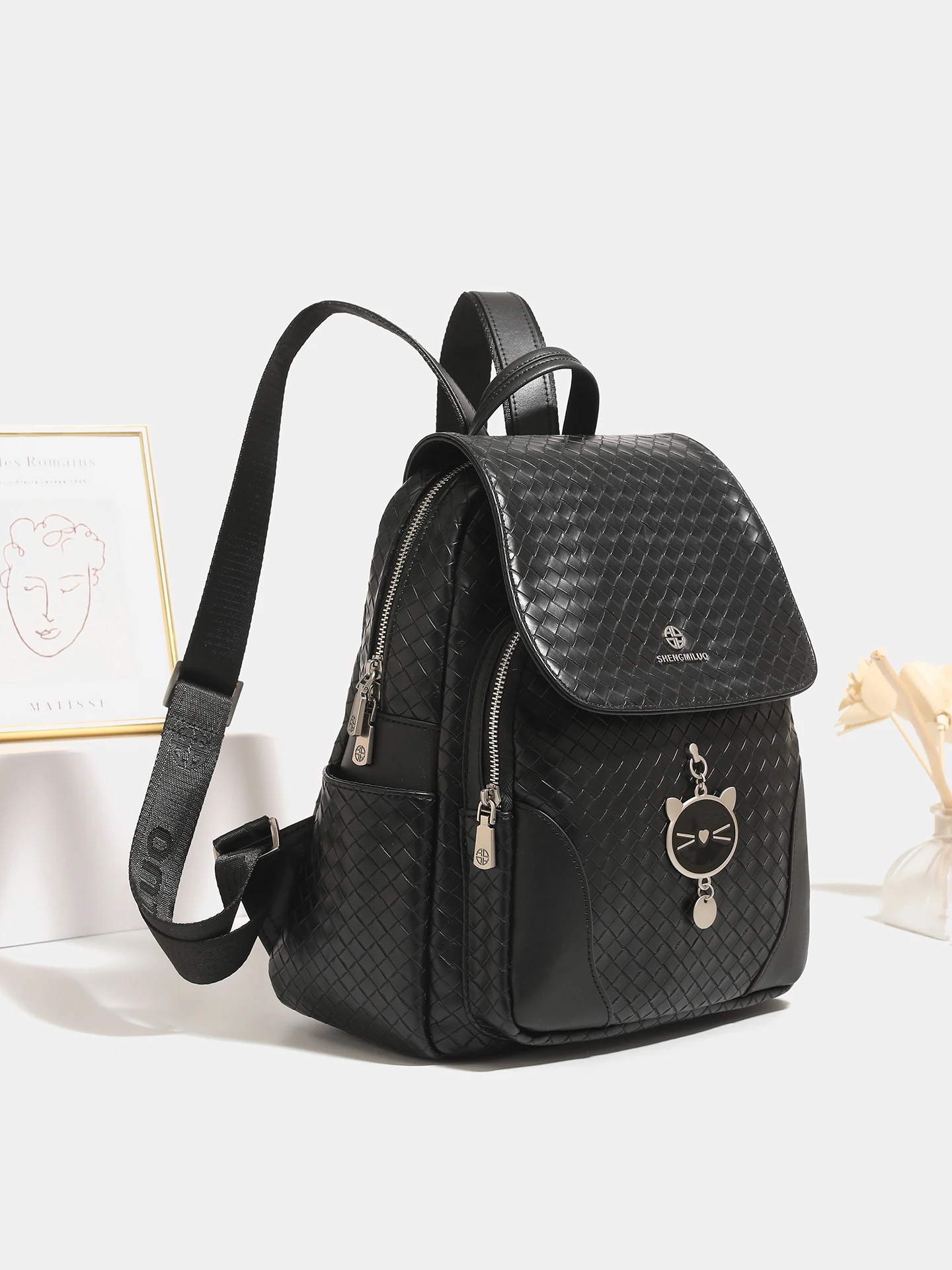 スーツに合うリュックを選ぶべきか？通勤・旅行で使える軽量リュックの選び方を徹底解説