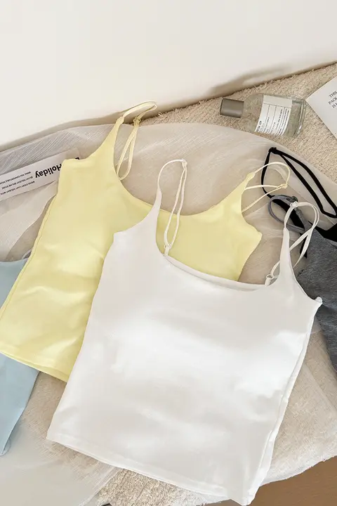 白色ノースリーブタンクトップ【胸パッド付き・夏用・オシャレなバックデザイン】