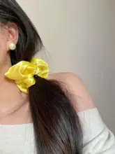 華やかな黄色の真絲ヘアゴム【フレンチスタイル・シンプルデザイン】